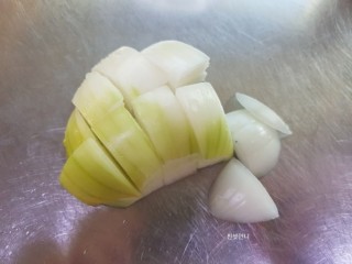 양파조각 코에 대면 ‘멀미 안녕’