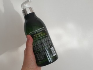 샴푸로 머리를 감으면 탈모 악화된다?