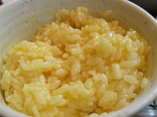 밥에 날계란 비벼 먹지 말아야